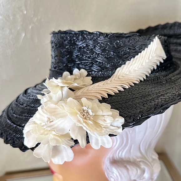 FANCY 1940s\' BLACK STRAW FEDORA - IVORY FABRIC FLOWERS & FOLDED GROSGRAIN TRIM main image 4
